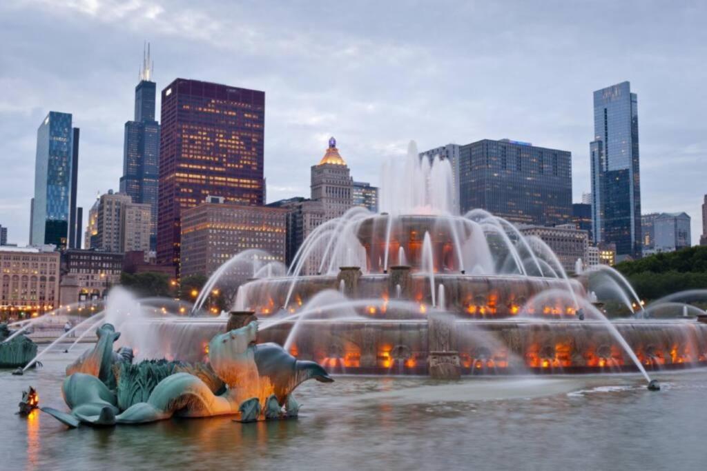 Spacious 2Br Vacation Rental With City View, Optional Parking And Gym Near Mccormick Place & Downtown Chicago Attractions Екстериор снимка