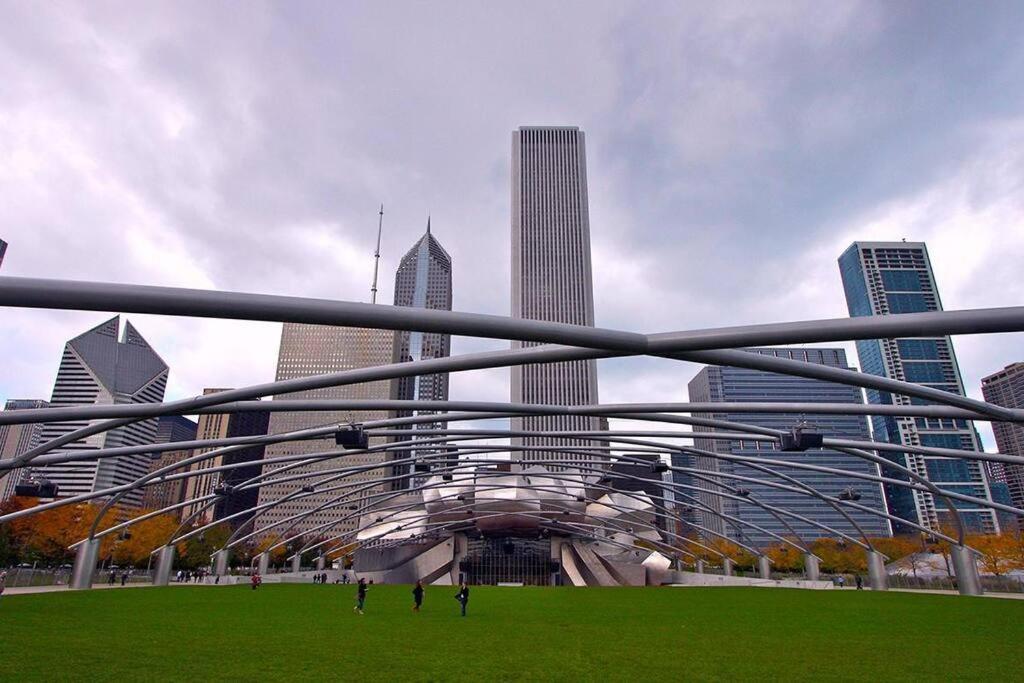 Spacious 2Br Vacation Rental With City View, Optional Parking And Gym Near Mccormick Place & Downtown Chicago Attractions Екстериор снимка